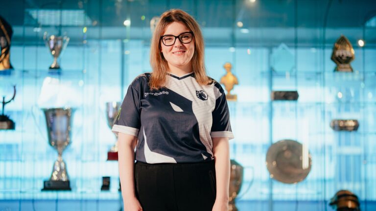 Meet Emsy, an Esports Competitor Hoping to Bring More Women Into Gaming