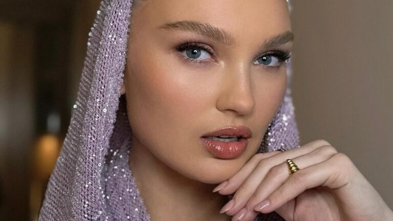 37 New Year’s Makeup Ideas To Ring In 2025 In Style 37 New Year’s Makeup Ideas To Ring In 2025 In Style
