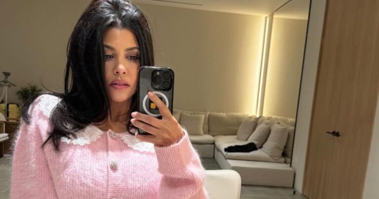 Kourtney Kardashian’s New Cozy Photos Are All About That Festive Vibe Kourtney Kardashian’s New Cozy Photos Are All About That Festive Vibe