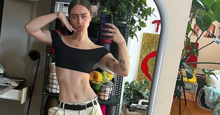 Kamala Harris’ Stepdaughter Ella Emhoff Flaunts Handmade Festive Sweater in New Photo Kamala Harris’ Stepdaughter Ella Emhoff Flaunts Handmade Festive Sweater in New Photo