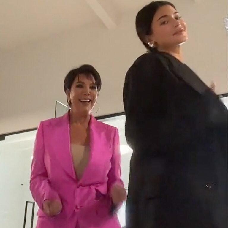 Kylie Jenner’s Custom Christmas Gift for Mom Kris Jenner Revealed Kylie Jenner’s Custom Christmas Gift for Mom Kris Jenner Revealed